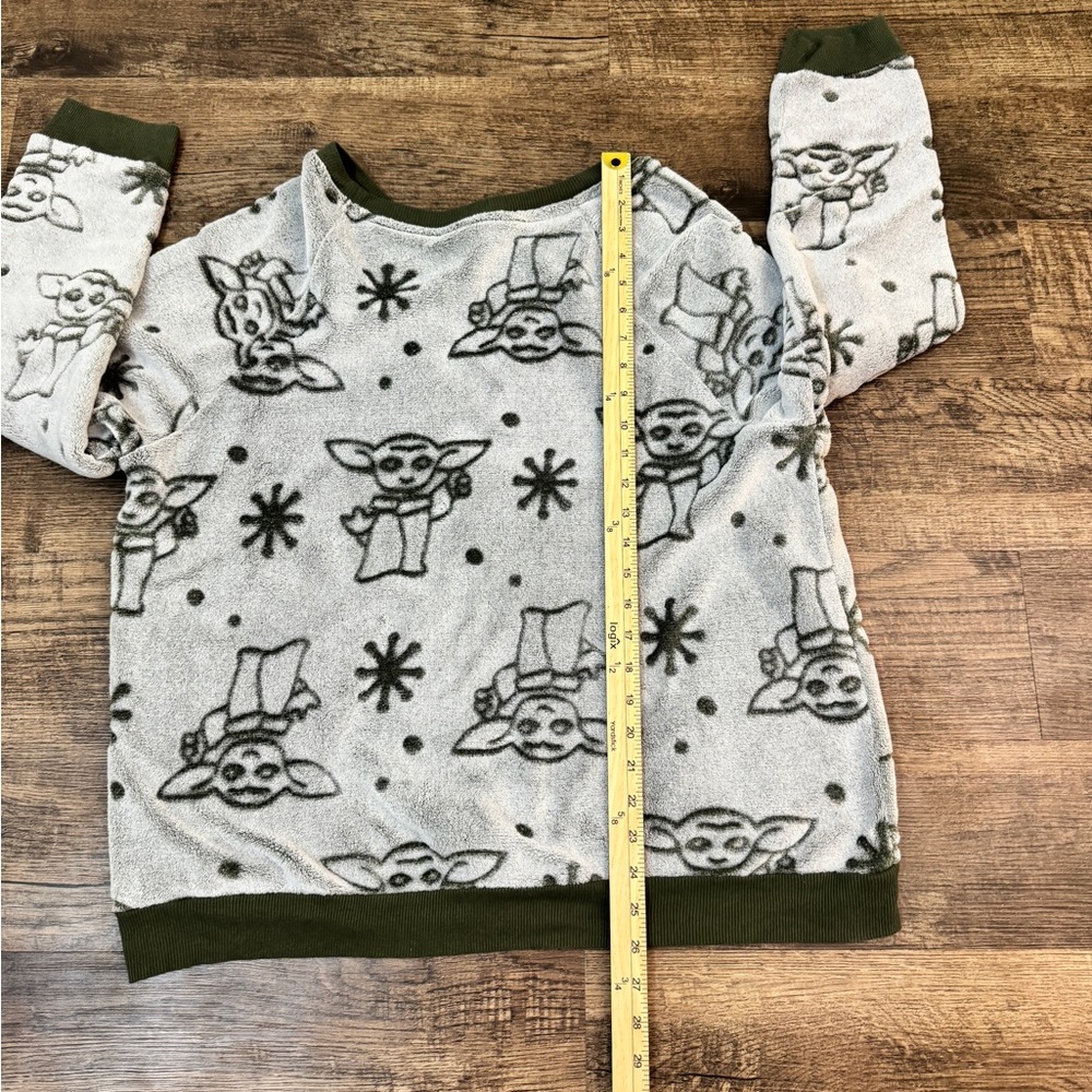 Star Wars Gray and Green Fleece Sweater - Picture 5 of 6